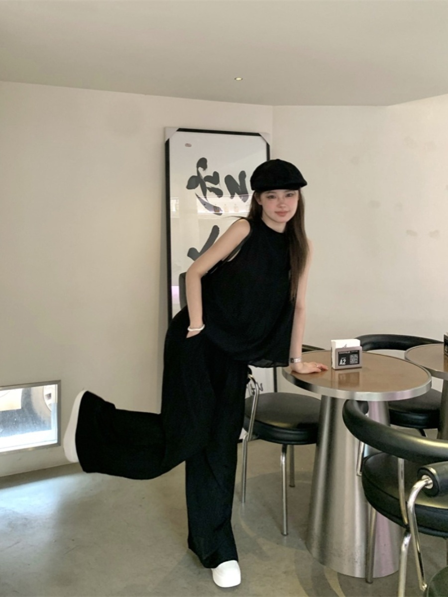 https://fulmo-img-server.com/pants-set/32149517-2ce0-41b1-8c3a-121d667a888d.jpg