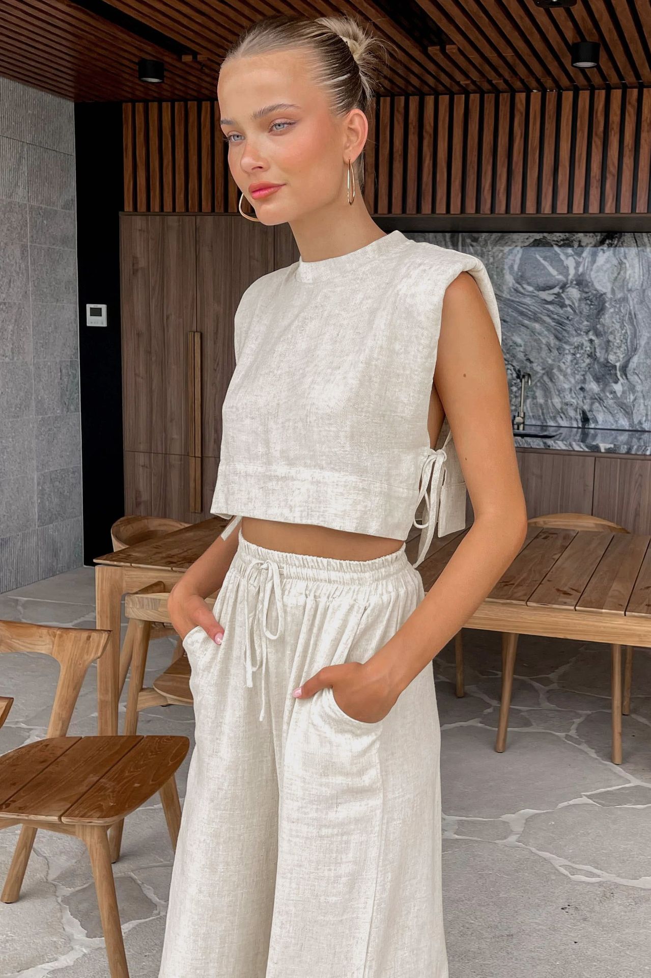 https://fulmo-img-server.com/pants-set/34c716e3-d668-483c-b243-1bb9971ca998.jpg