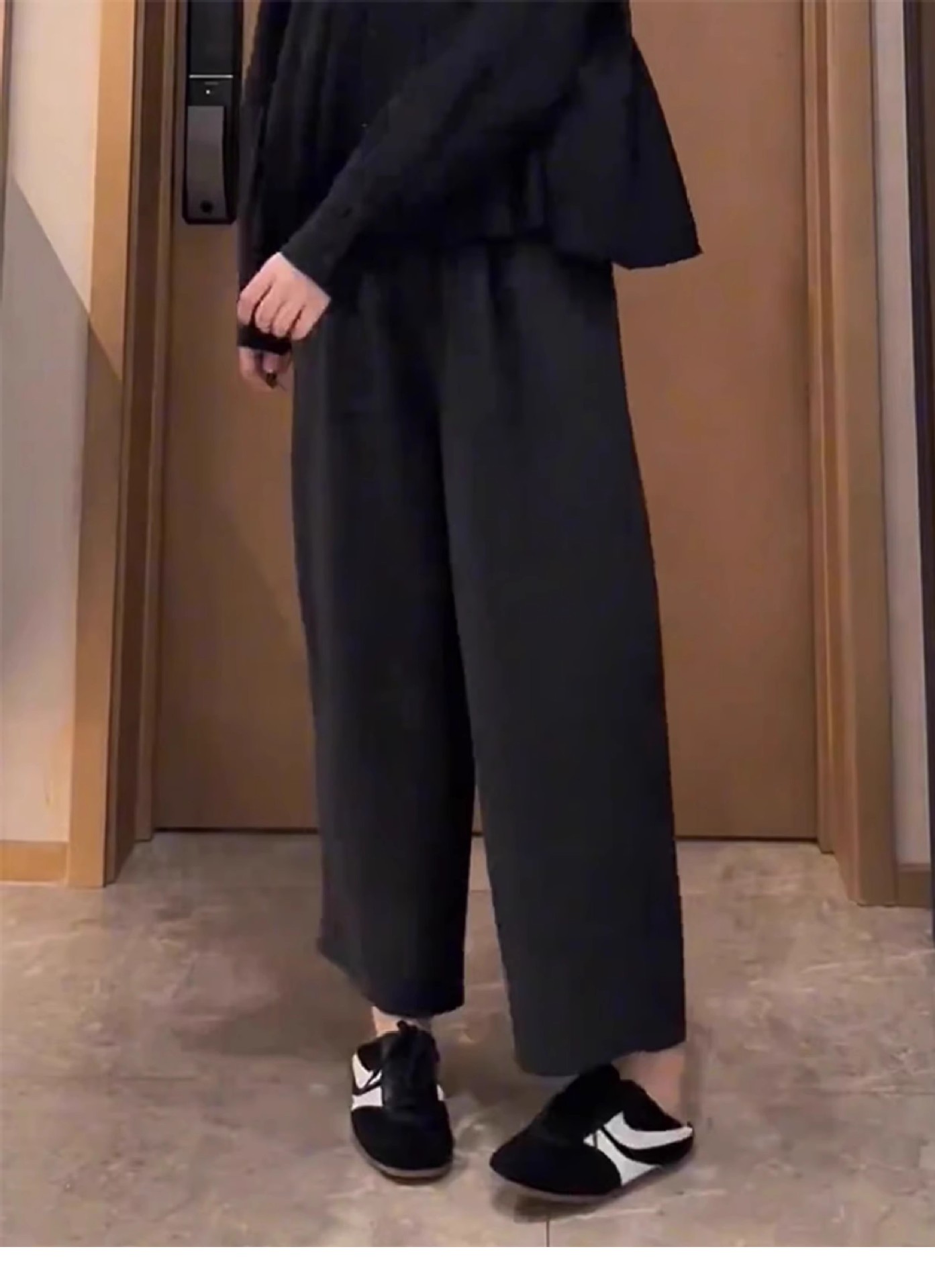 https://fulmo-img-server.com/pants-set/37920fed-e9eb-4da2-aa88-57656495135c.jpg