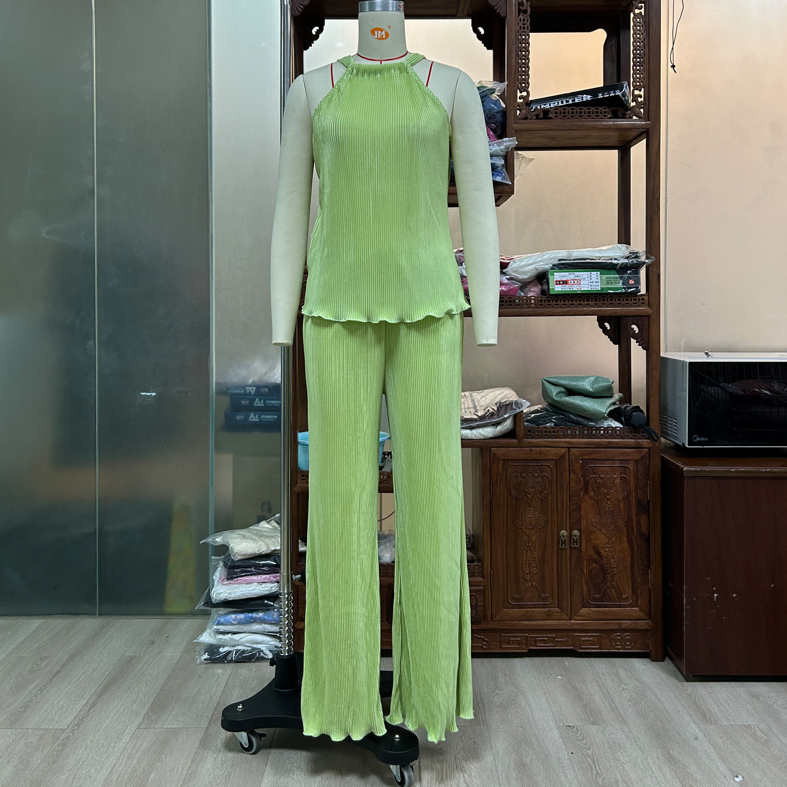 https://fulmo-img-server.com/pants-set/3a2b965d-6c12-4b7a-bbcc-cebff44cfad5.jpg