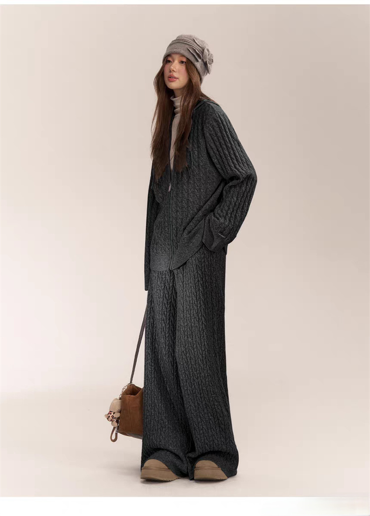 https://fulmo-img-server.com/pants-set/3f3f6f9d-2f50-47bd-987a-9d383c4b9af1.jpg