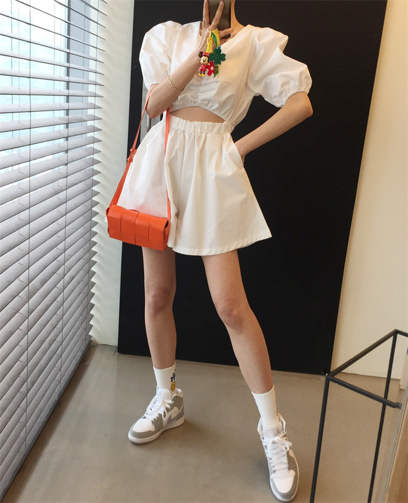 パンツセットアップ レトロ風透かし彫りパフスリーブショート丈セットアップ