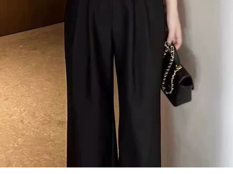 https://fulmo-img-server.com/pants-set/42af0a9d-bfbb-43ee-b622-a84354c94a0a.jpg