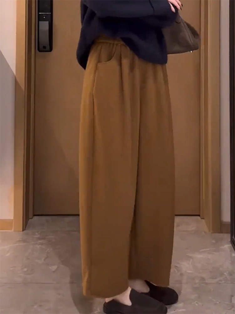 https://fulmo-img-server.com/pants-set/42b8fc3d-4142-414a-a44c-23d2943b0a89.jpg