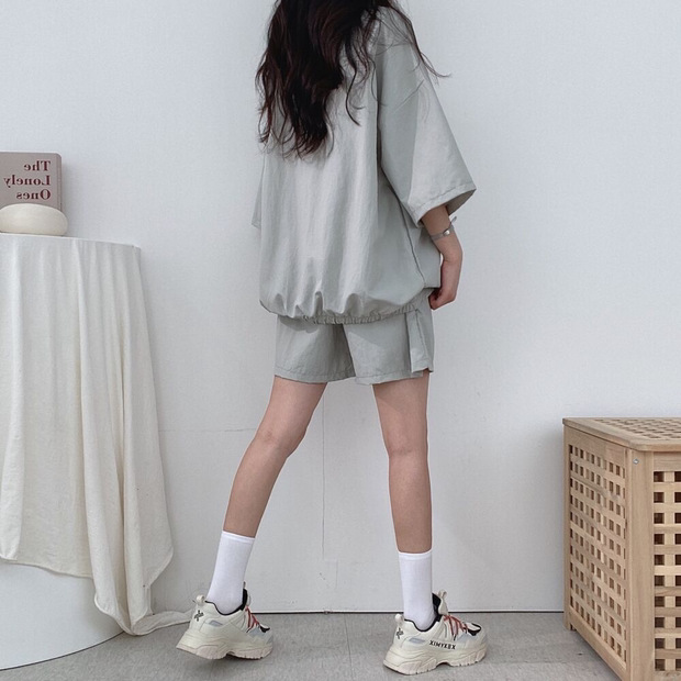 パンツセットアップ ハーフジップゆったりトップスとショーツの上下セット