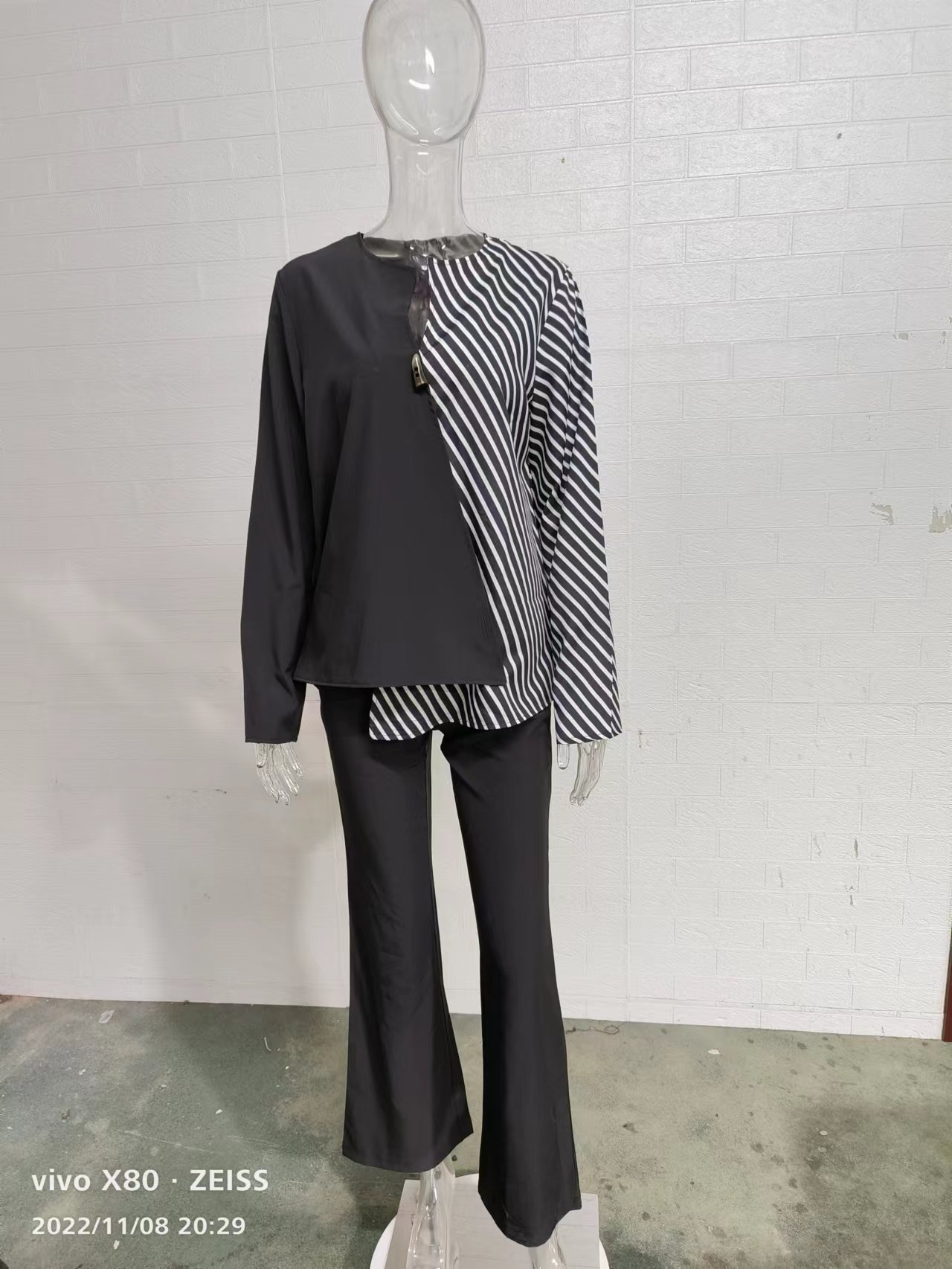 パンツセットアップ 配色切替デザインブラウスとワイドパンツセットアップ