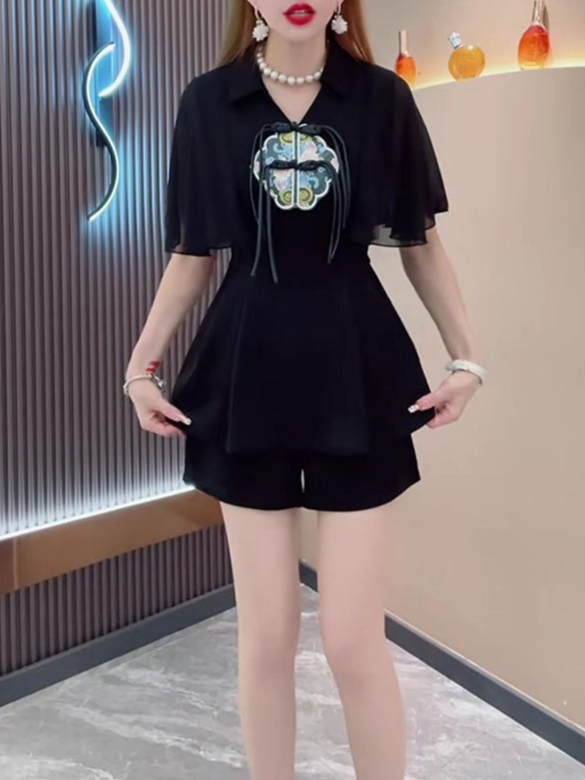 パンツセットアップ ショート 刺繍飾り紐付きフレアセットアップ