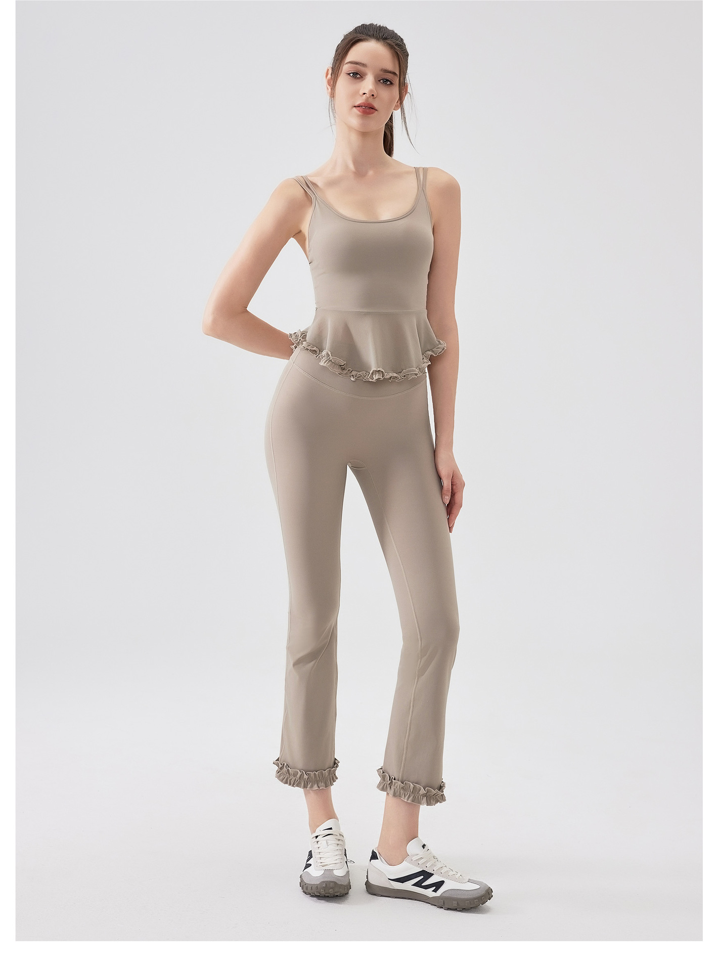 パンツセットアップ フリル裾デザイン ペプラムセットアップ