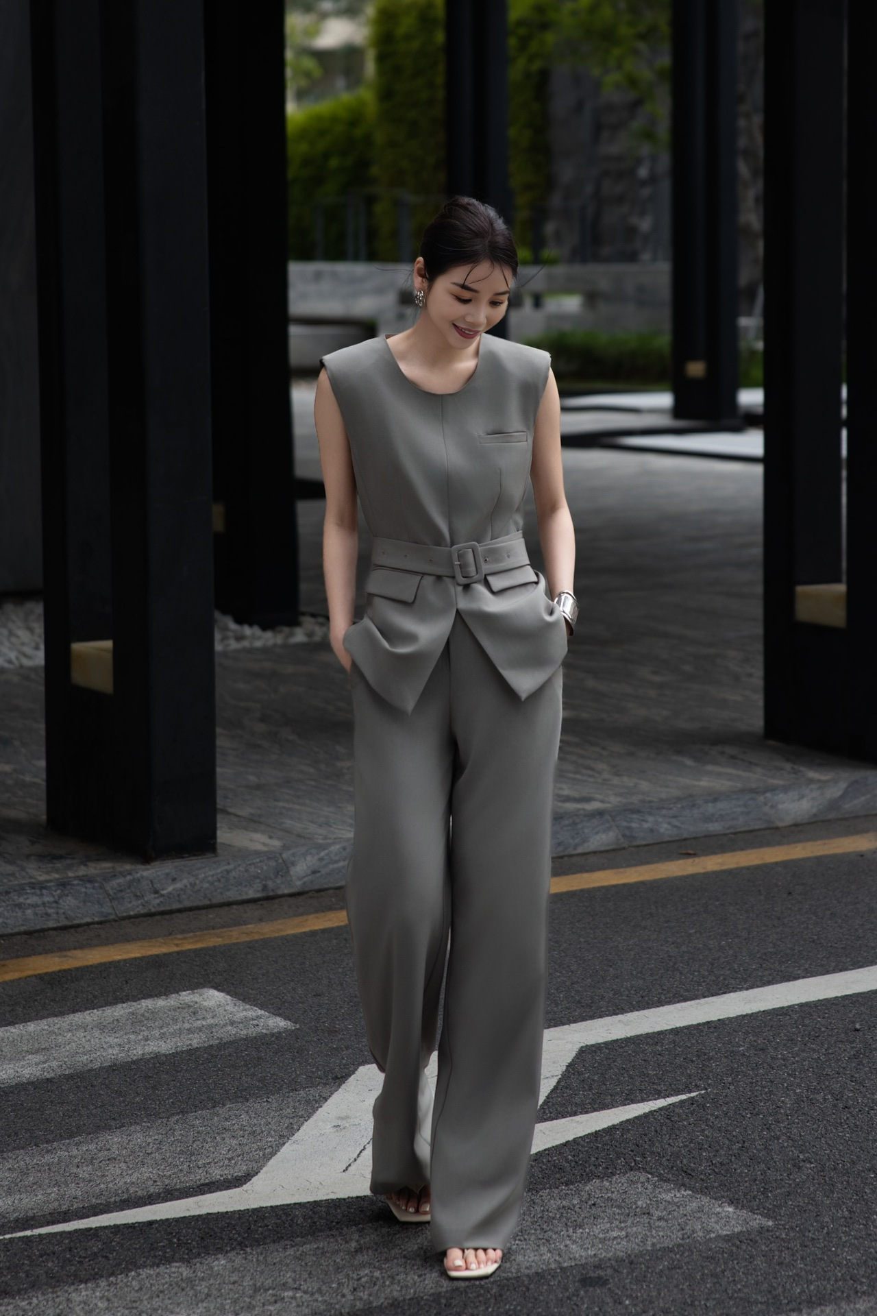 パンツセットアップ 洗練ノースリーブベスト ワイドパンツセット