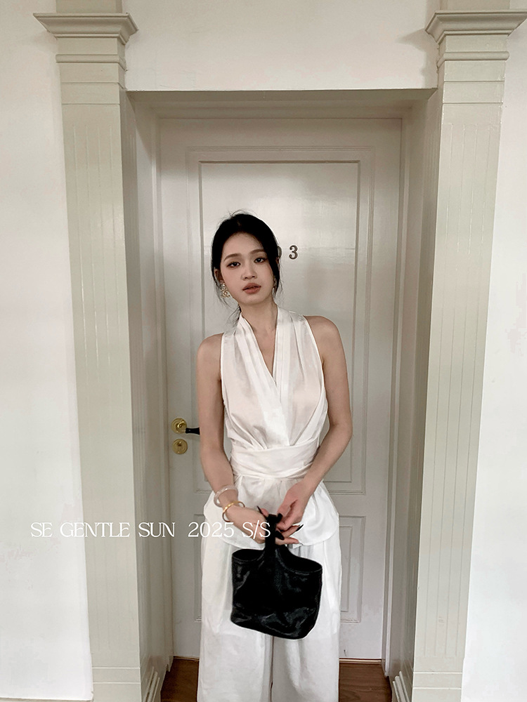 パンツセットアップ 優美なホルターネックワイドパンツセット