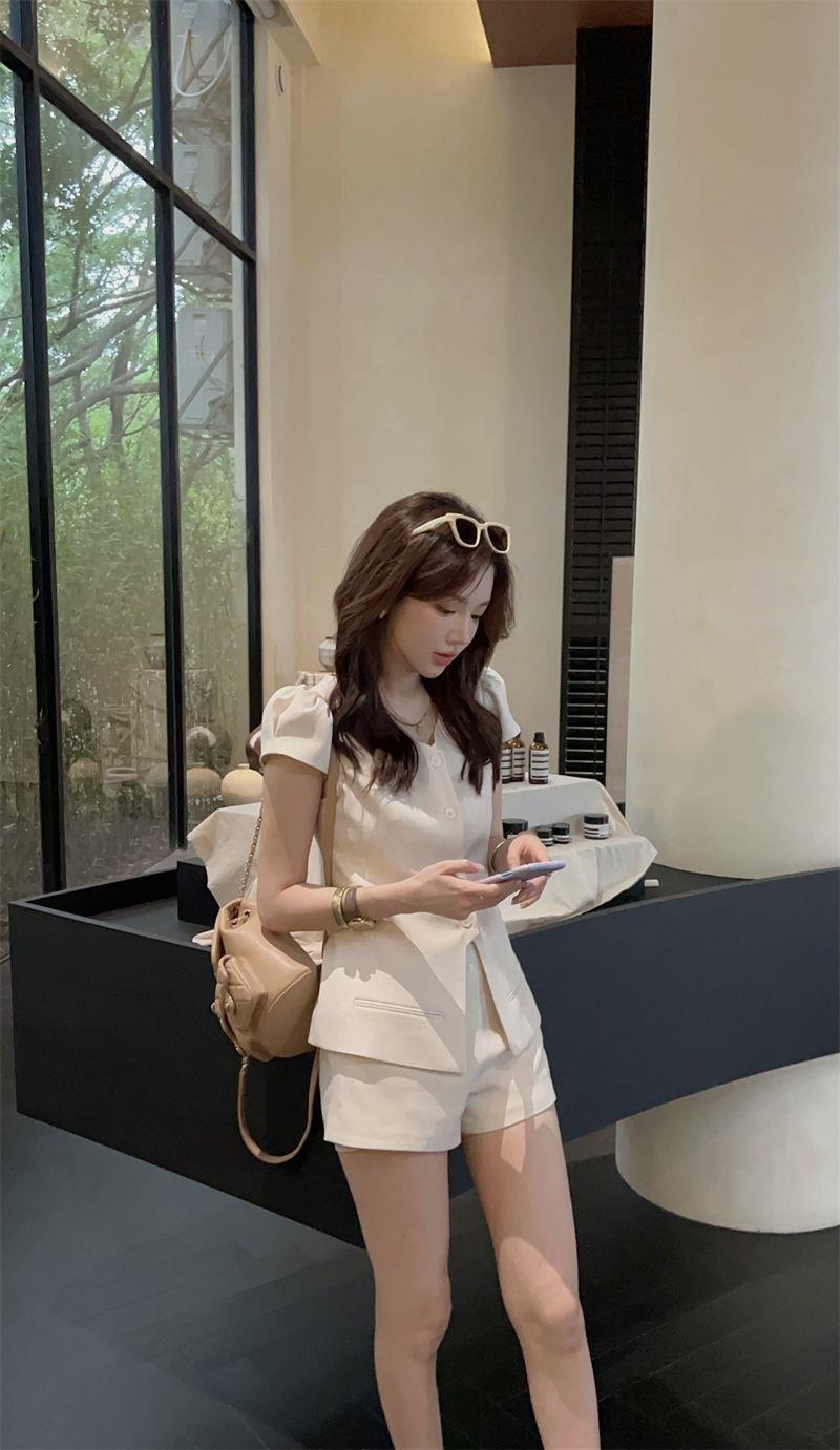 https://fulmo-img-server.com/pants-set/52b72f12-18f3-4060-833a-cb1bd3559556.jpg