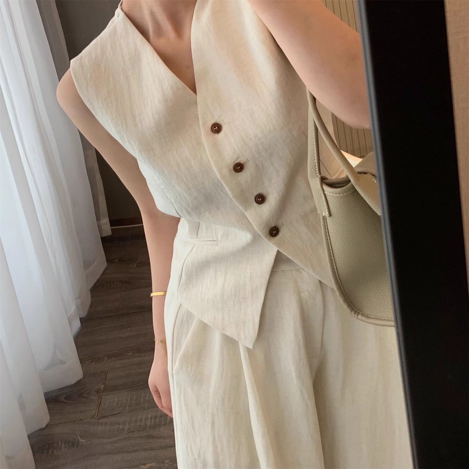 https://fulmo-img-server.com/pants-set/546bb91b-d8d4-4cfb-9f43-7b606832d2d4.jpg