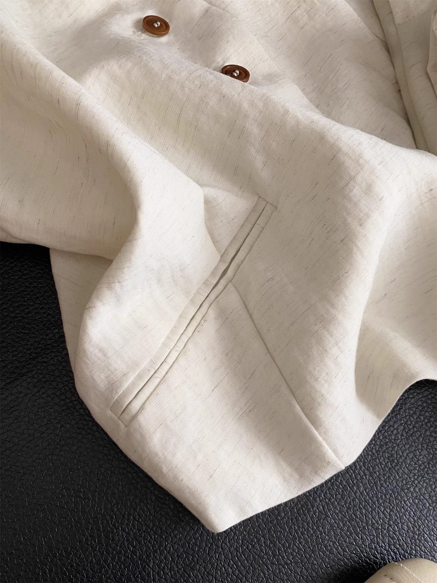 https://fulmo-img-server.com/pants-set/556de2b0-a8a2-4884-a93e-bf22c5870a08.jpg