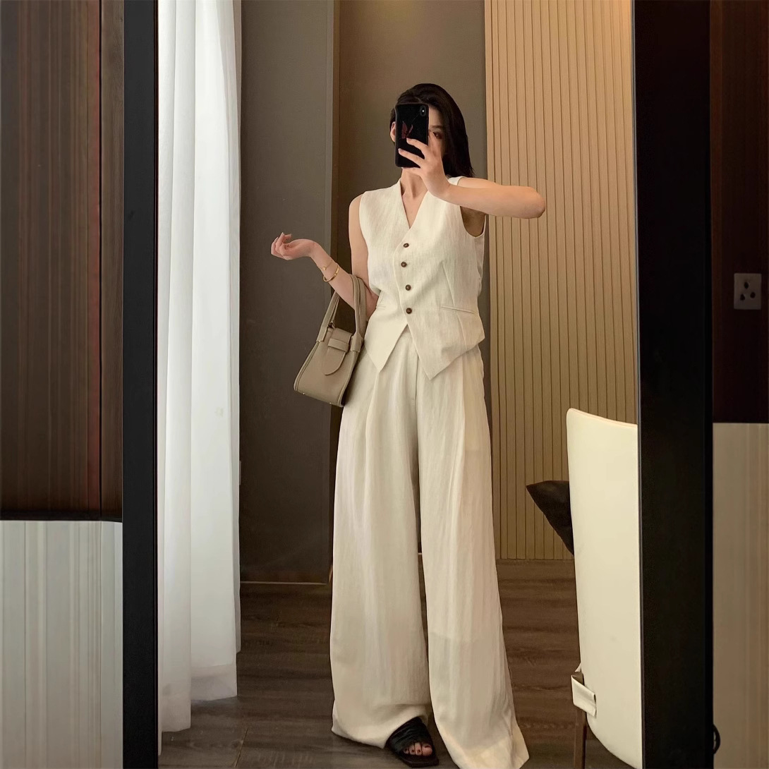 https://fulmo-img-server.com/pants-set/591944aa-20f5-4eb6-8026-aa1c1d9975e6.jpg