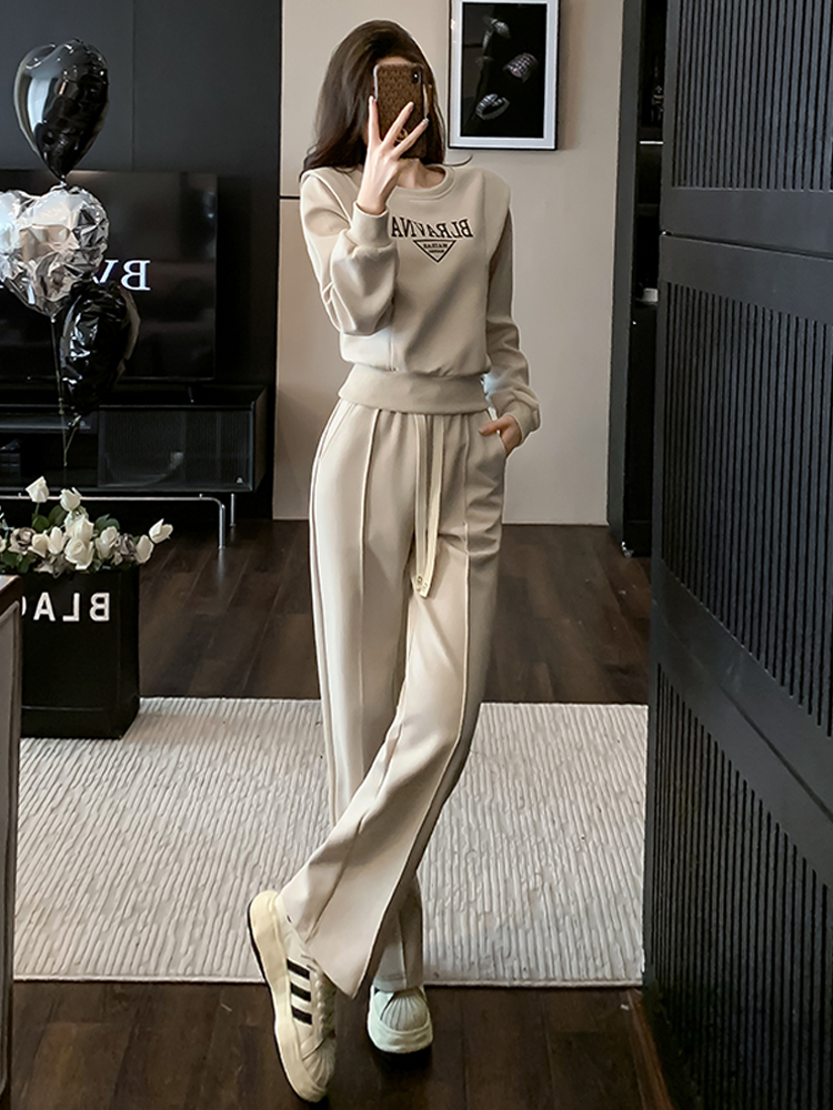 https://fulmo-img-server.com/pants-set/597301f3-2cb2-40ea-9087-9a51a62a4b97.jpg