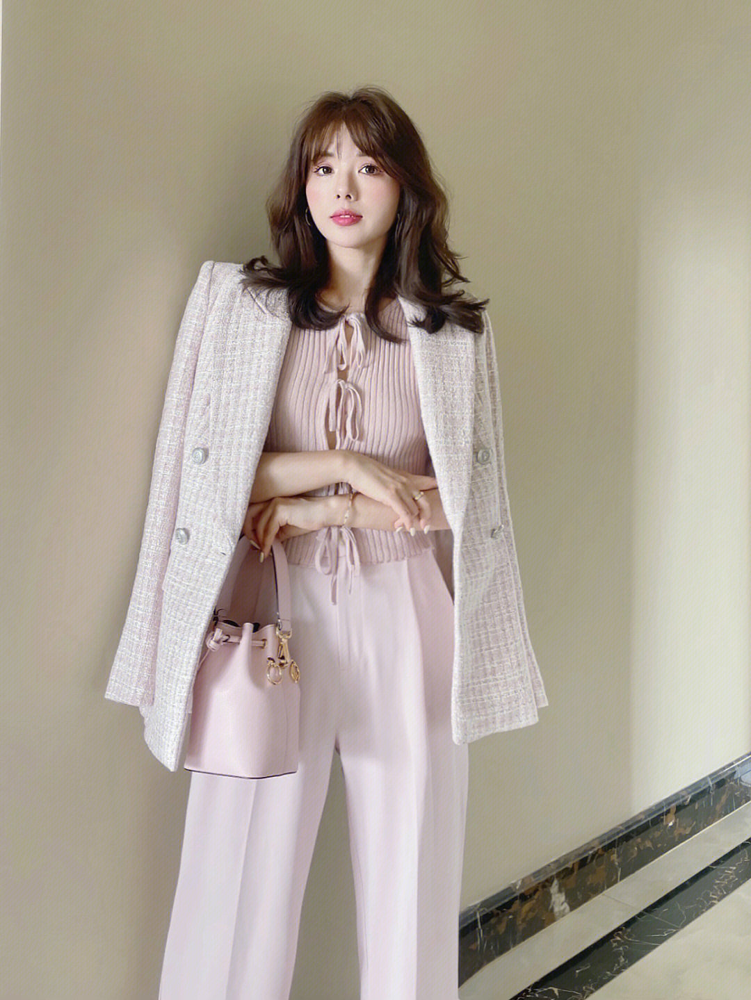 https://fulmo-img-server.com/pants-set/5a621a8d-bf0f-400e-8200-abd9af4369d7.jpg
