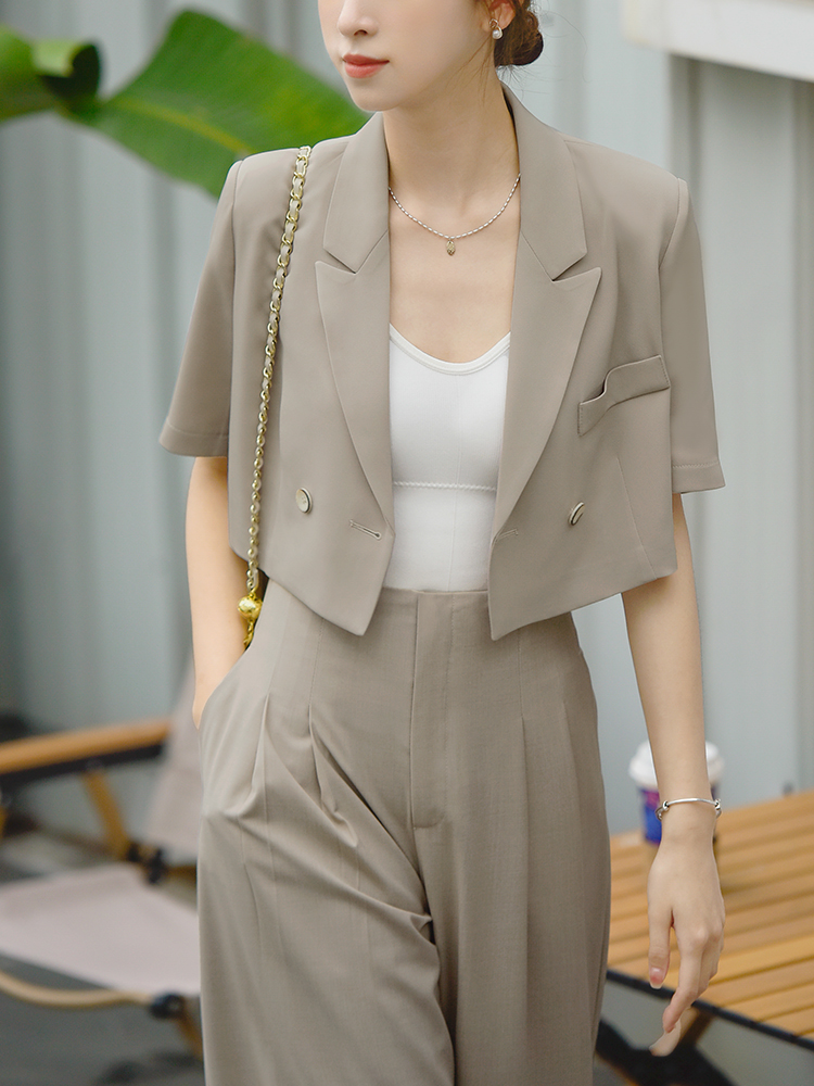 https://fulmo-img-server.com/pants-set/61fb5f6d-b04a-443d-aabb-0c6ba66e2558.jpg