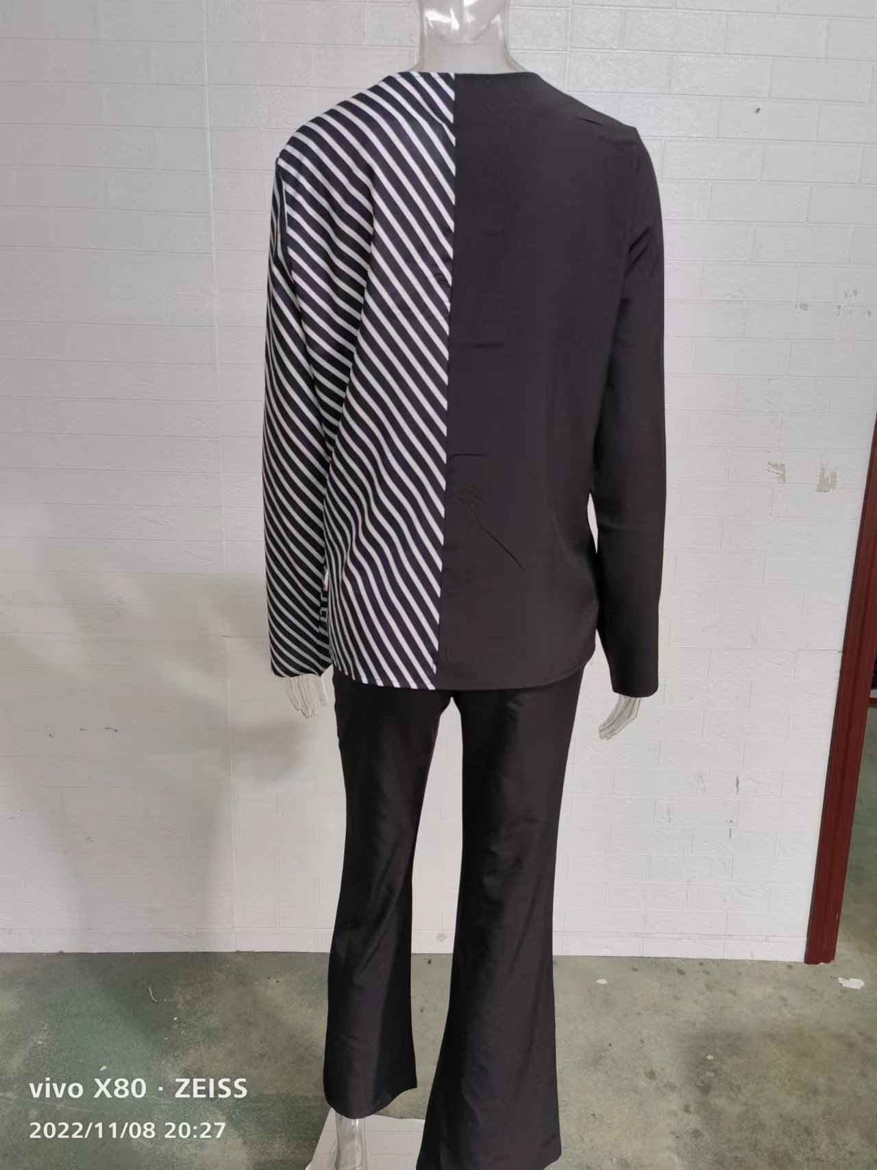 パンツセットアップ 配色切替デザインブラウスとワイドパンツセットアップ