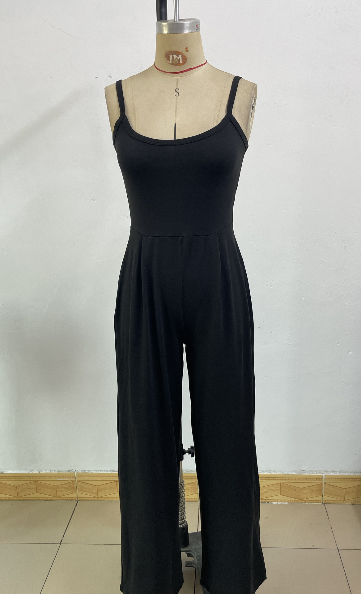 https://fulmo-img-server.com/pants-set/64bda773-9fef-455a-9a68-cbc05c7bf122.jpg
