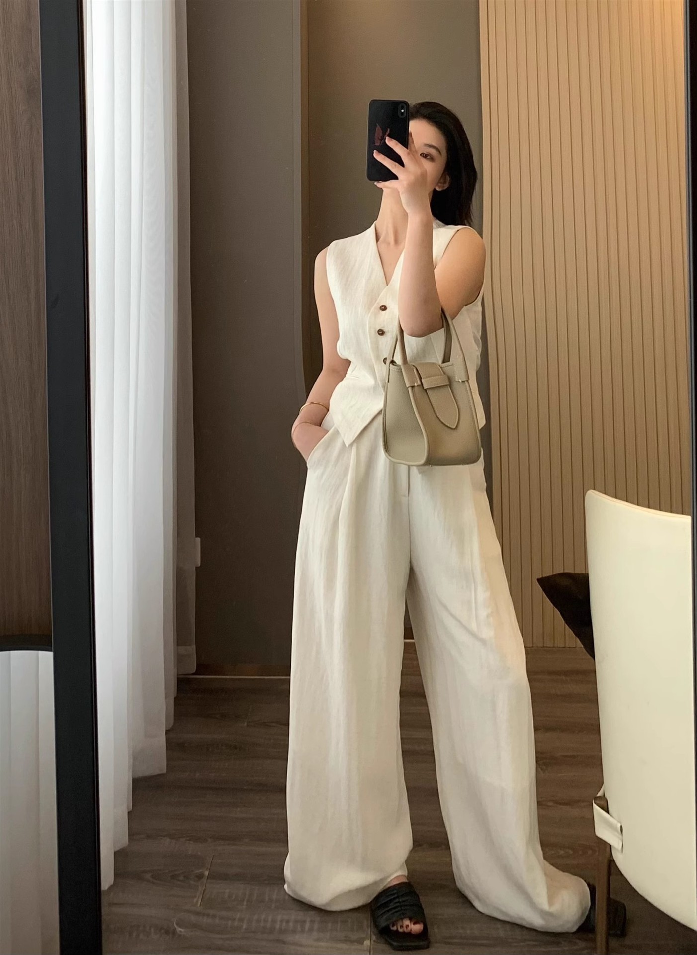 https://fulmo-img-server.com/pants-set/66d9246a-2cb8-4001-bb8a-9d2fd3732e38.jpg