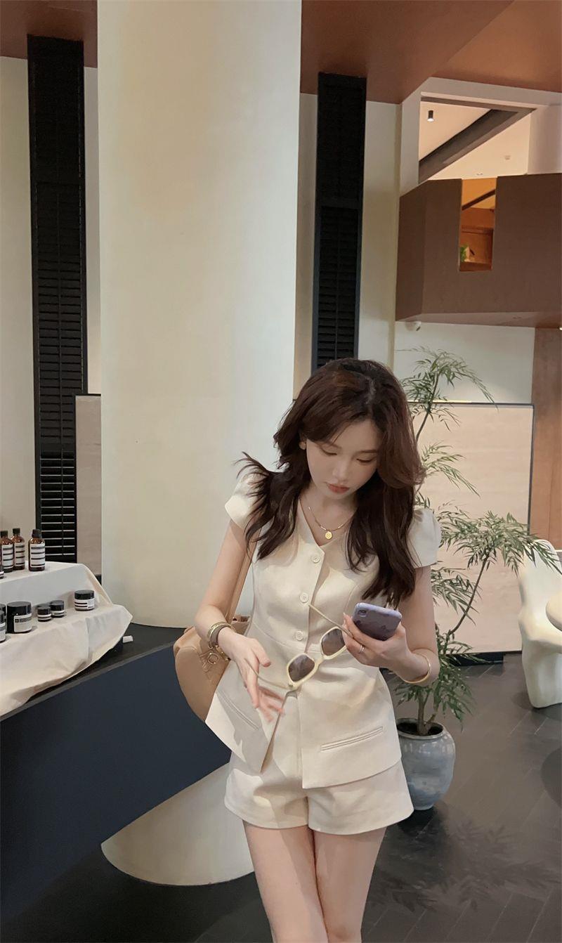 https://fulmo-img-server.com/pants-set/67574859-dc93-4a57-bbcc-f8d07970015f.jpg