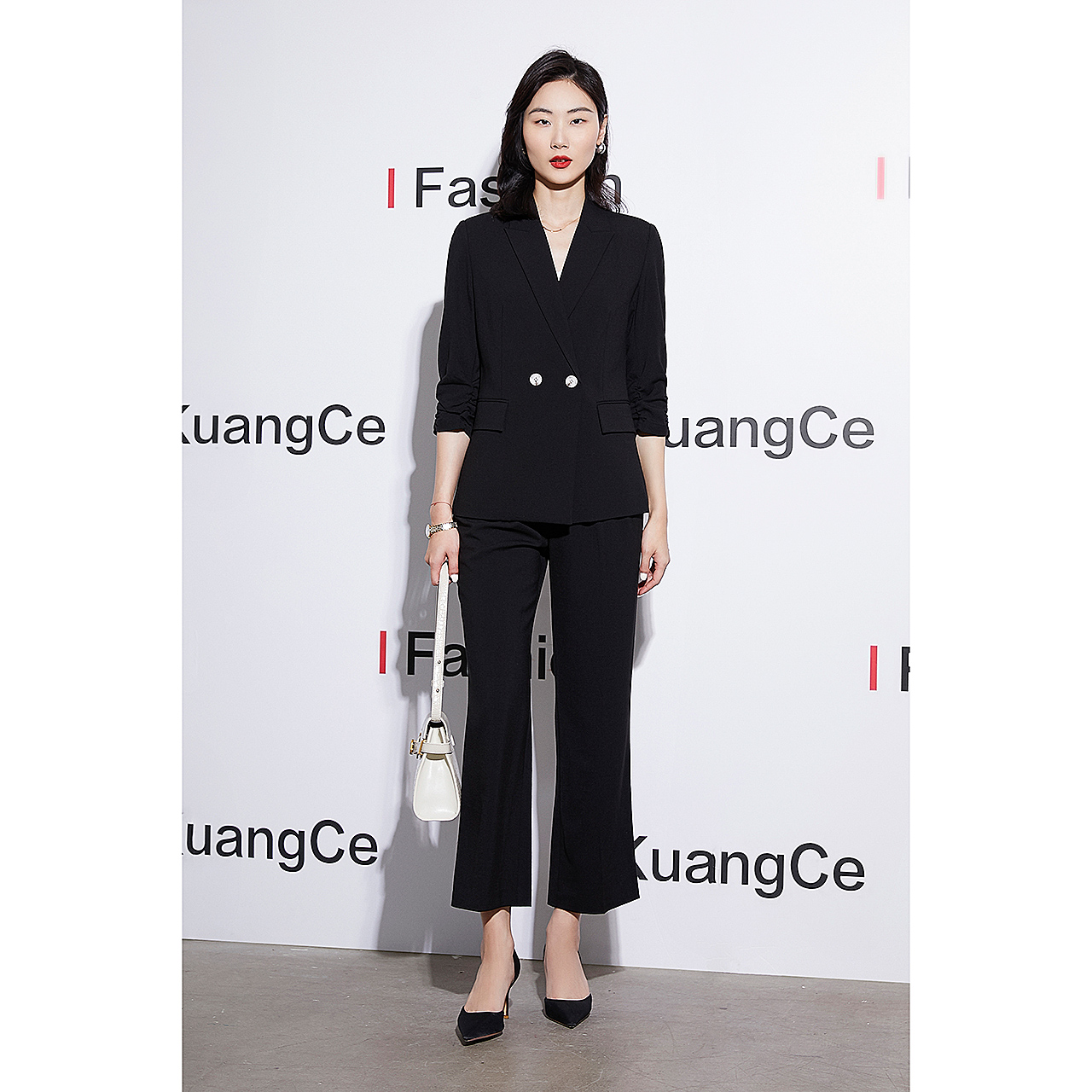 https://fulmo-img-server.com/pants-set/6a9033e8-8896-4d5c-9bbf-2936498efde3.jpg