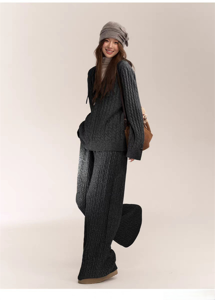https://fulmo-img-server.com/pants-set/6e546a2e-e6a9-4ec2-9b2e-70033ffa8ba3.jpg