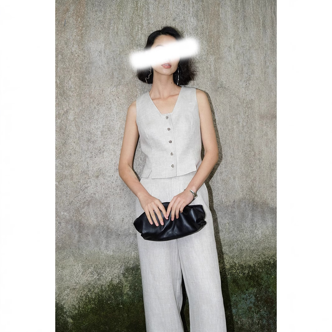 https://fulmo-img-server.com/pants-set/722d5881-6fe9-42d0-9c80-135d2ff14313.jpg