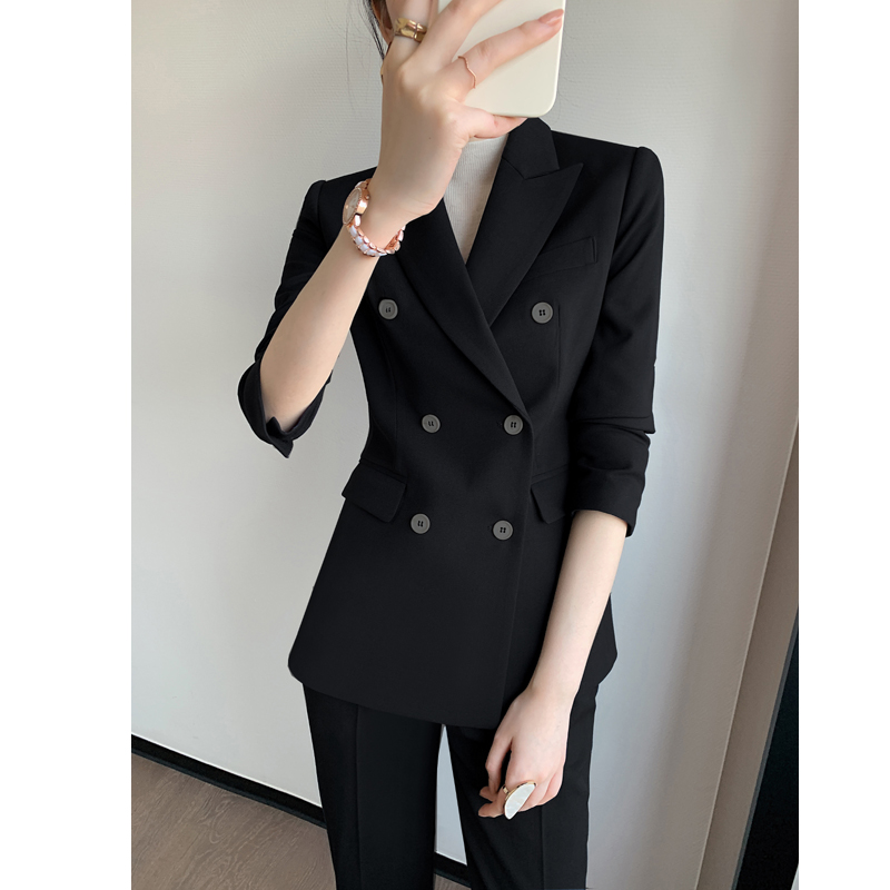 https://fulmo-img-server.com/pants-set/73c46d06-8a6e-4f81-8ede-3a0641b0c239.jpg