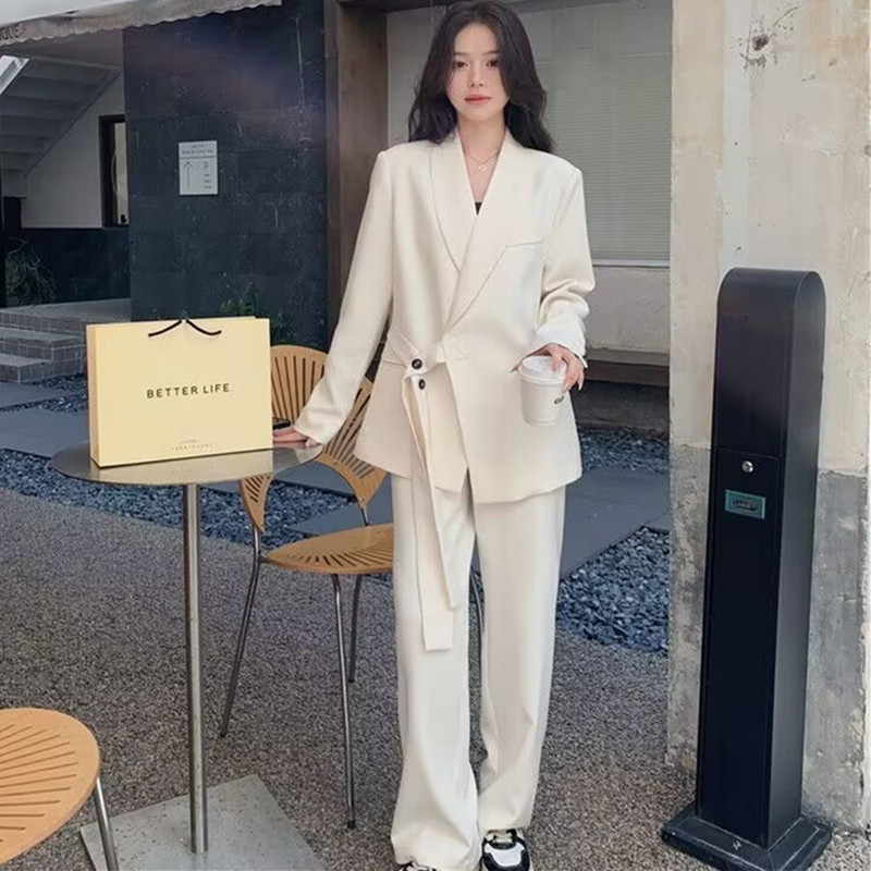 https://fulmo-img-server.com/pants-set/756933dd-455f-42dd-a37c-b108d3666d96.jpg