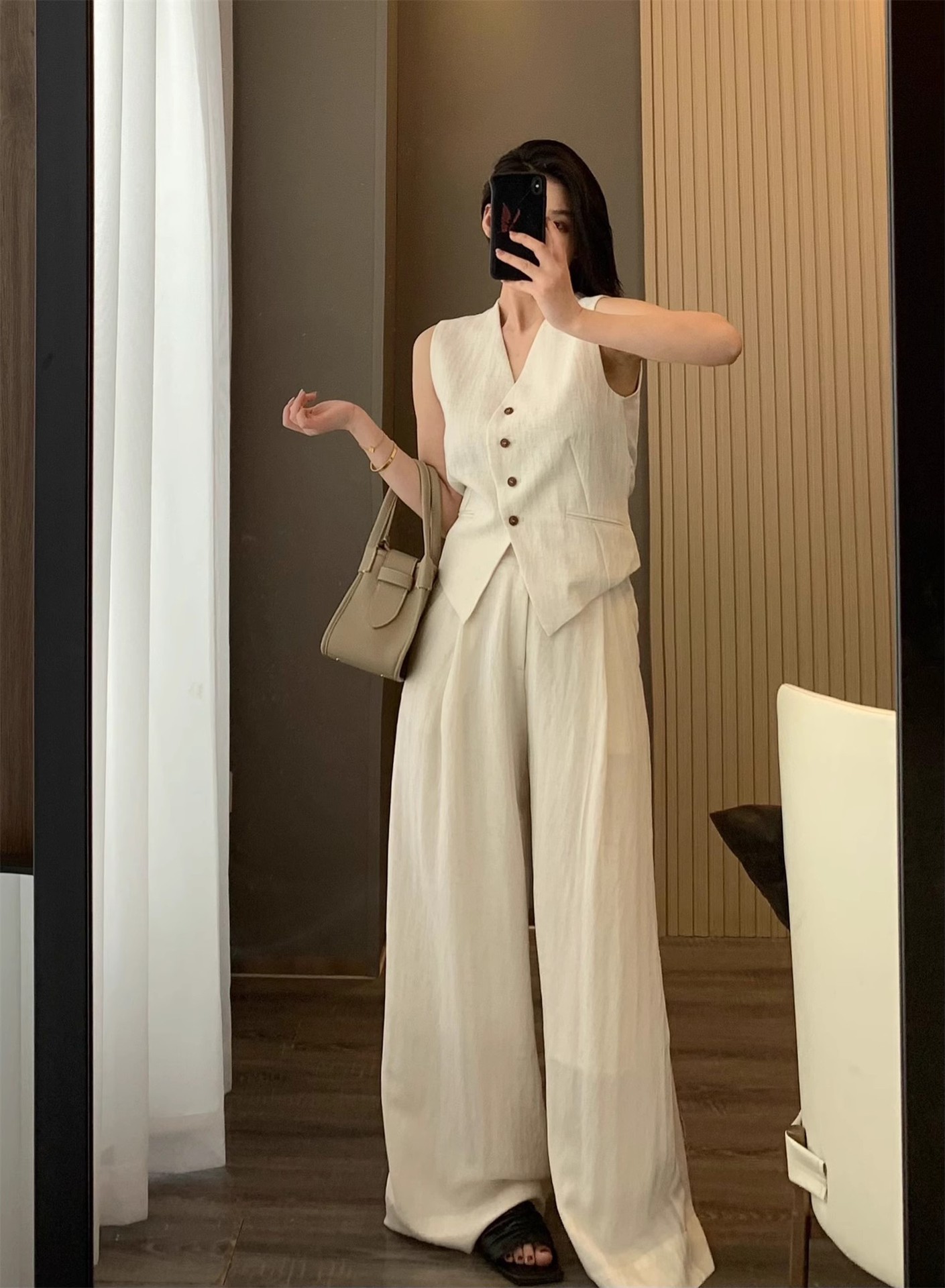 https://fulmo-img-server.com/pants-set/770d3380-f74b-4a51-a948-4cc42485c48e.jpg