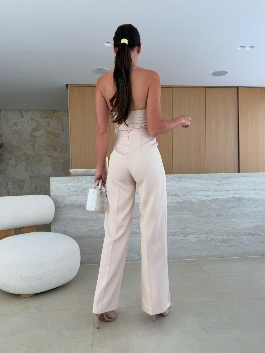 https://fulmo-img-server.com/pants-set/7904360d-fd45-4fd4-a638-c5d46a0da000.jpg