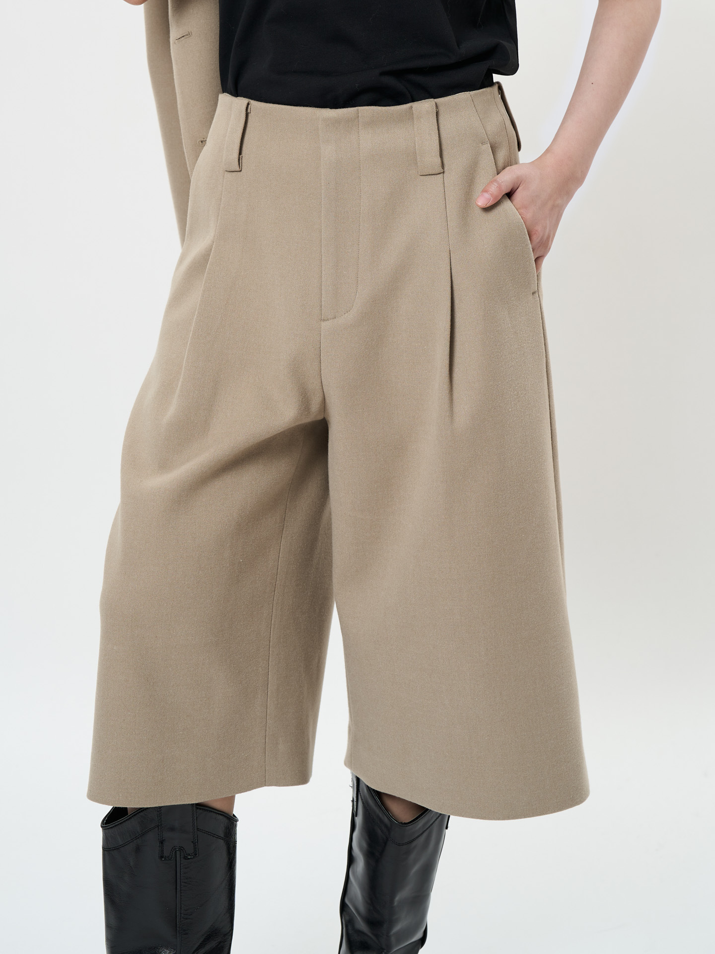 パンツセットアップ 洗練ショートパンツセットアップ
