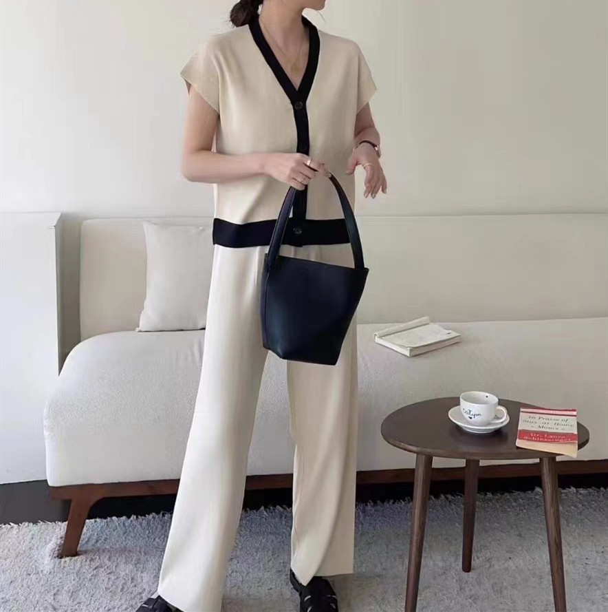 https://fulmo-img-server.com/pants-set/7cf15018-0d93-4a28-80c7-1d363be4de71.jpg