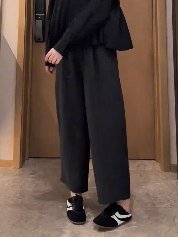 https://fulmo-img-server.com/pants-set/7ee5c0f3-a273-430c-8b7f-fa0a8422550e.jpg