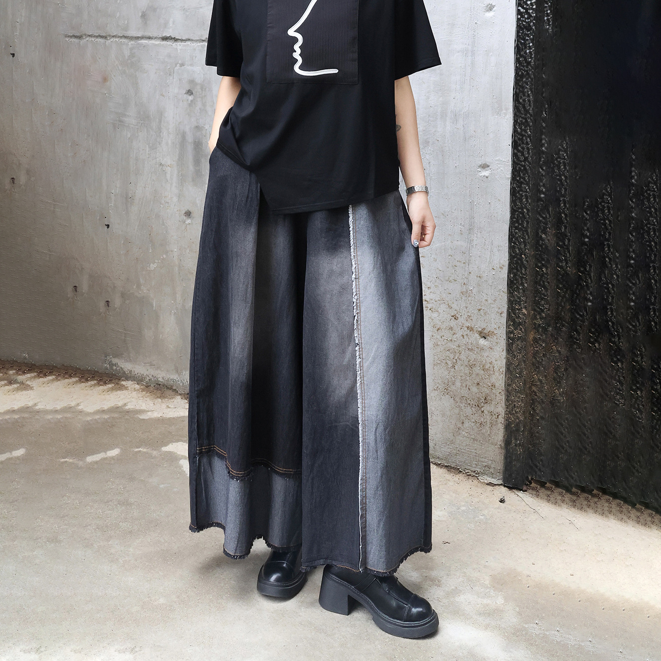 https://fulmo-img-server.com/pants-set/7fba41d6-f423-48fe-af2d-7cad6a96edd5.jpg