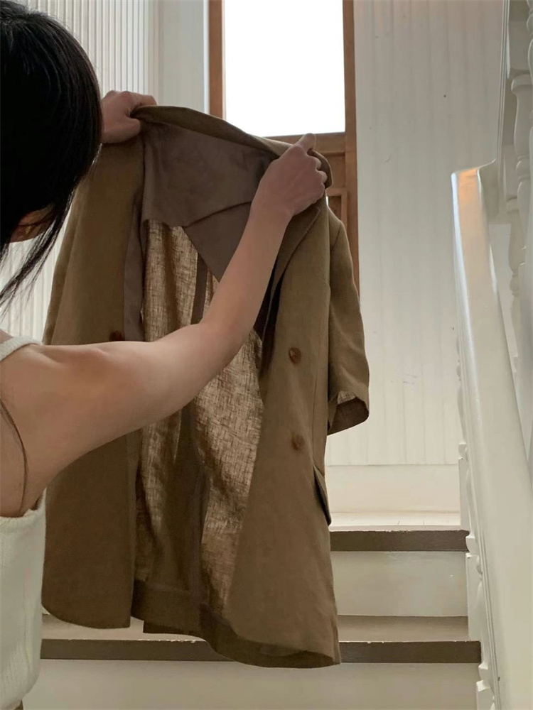 パンツセットアップ 薄手ショートパンツ二点組 半袖上着とハイウエストプリーツ