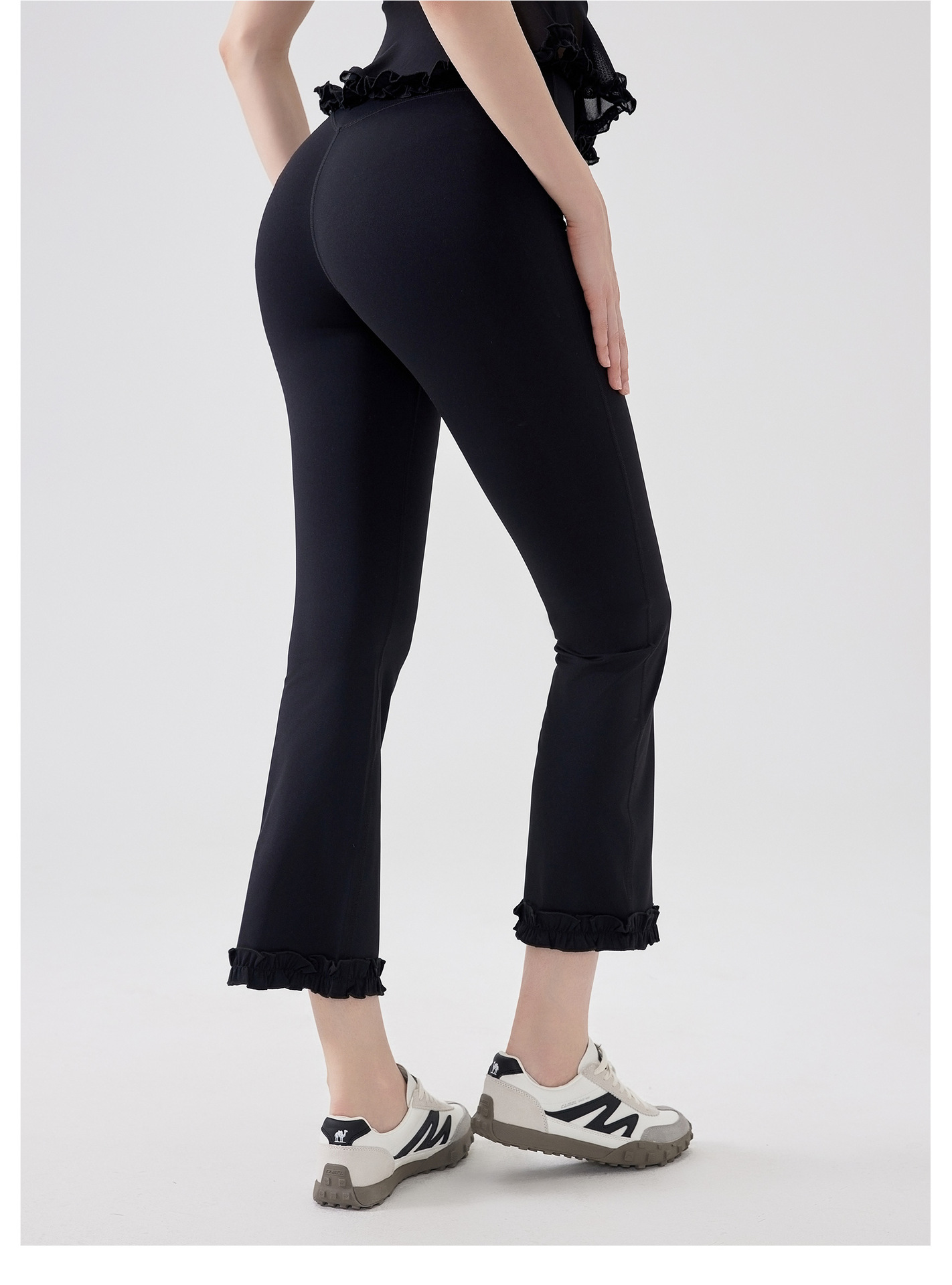 パンツセットアップ フリル裾デザイン ペプラムセットアップ
