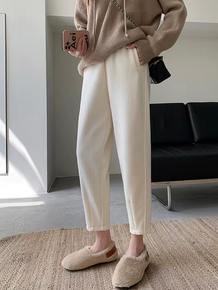 https://fulmo-img-server.com/pants-set/91899f41-540f-4035-98d0-d281e8657c78.jpg