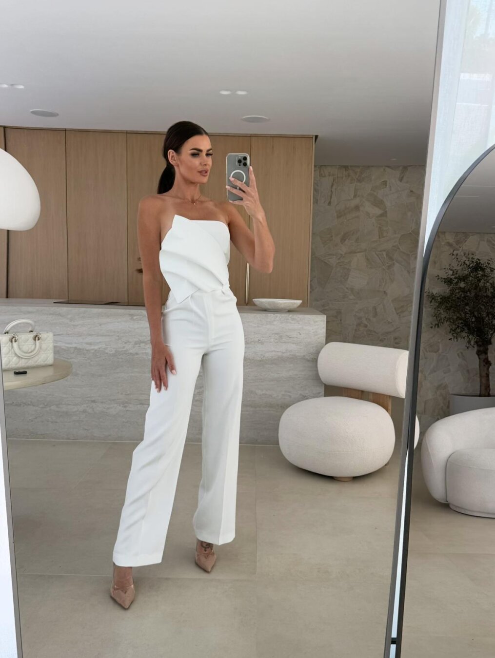 https://fulmo-img-server.com/pants-set/91ef3efd-fbfc-440d-b9a1-ca772a0ef4cc.jpg