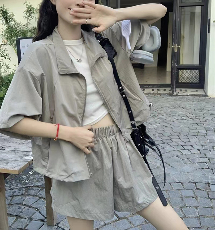 パンツセットアップ ジップアップブルゾン風ショートパンツセット