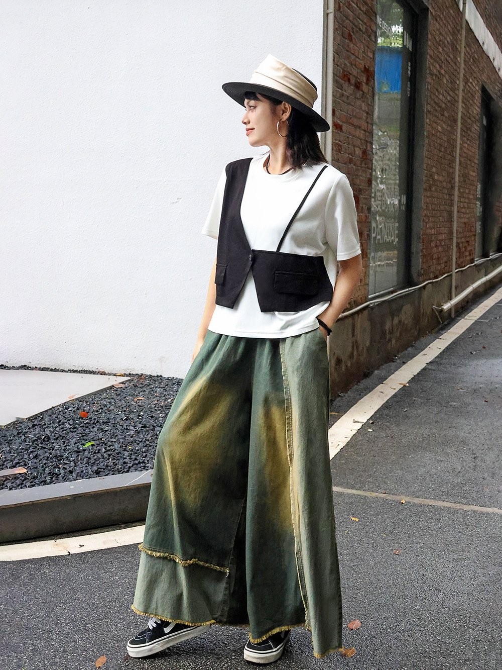 https://fulmo-img-server.com/pants-set/9b63ad54-3b47-4400-8b24-9c1ff789fb2b.jpg