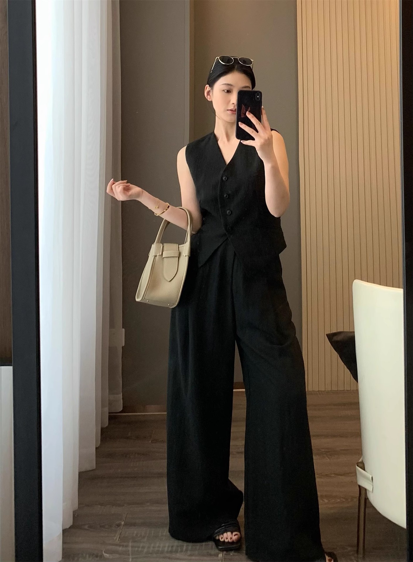 https://fulmo-img-server.com/pants-set/9c3b017b-d320-4e66-925f-2024cf688bef.jpg