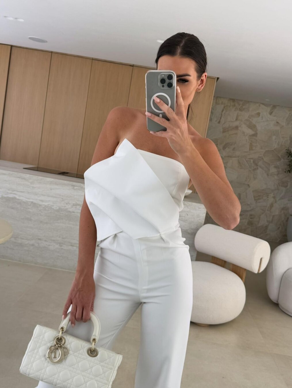https://fulmo-img-server.com/pants-set/9d520811-ea03-4496-a978-80b29c75f85a.jpg