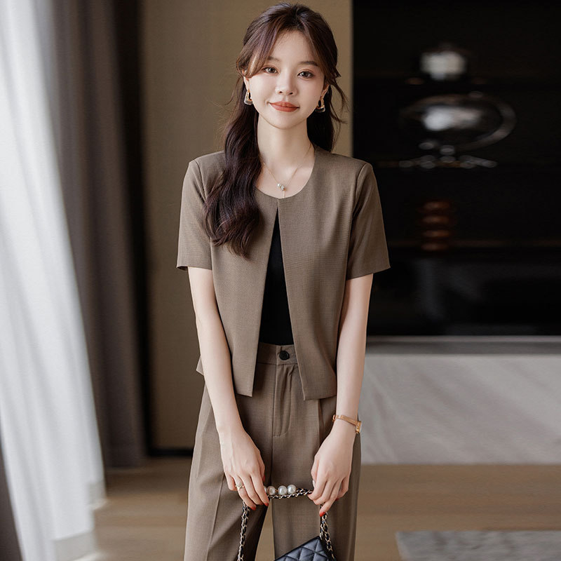 https://fulmo-img-server.com/pants-set/9e583472-a204-4f81-97af-f3c3ca48f71d.jpg
