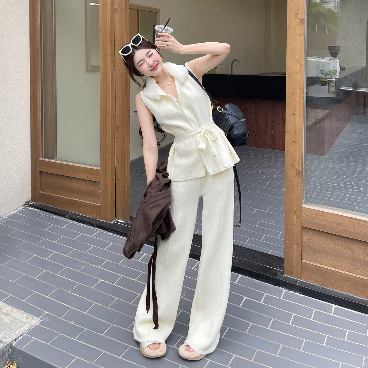 https://fulmo-img-server.com/pants-set/9f208b9e-a42b-4b11-aee5-62d388f33841.jpg
