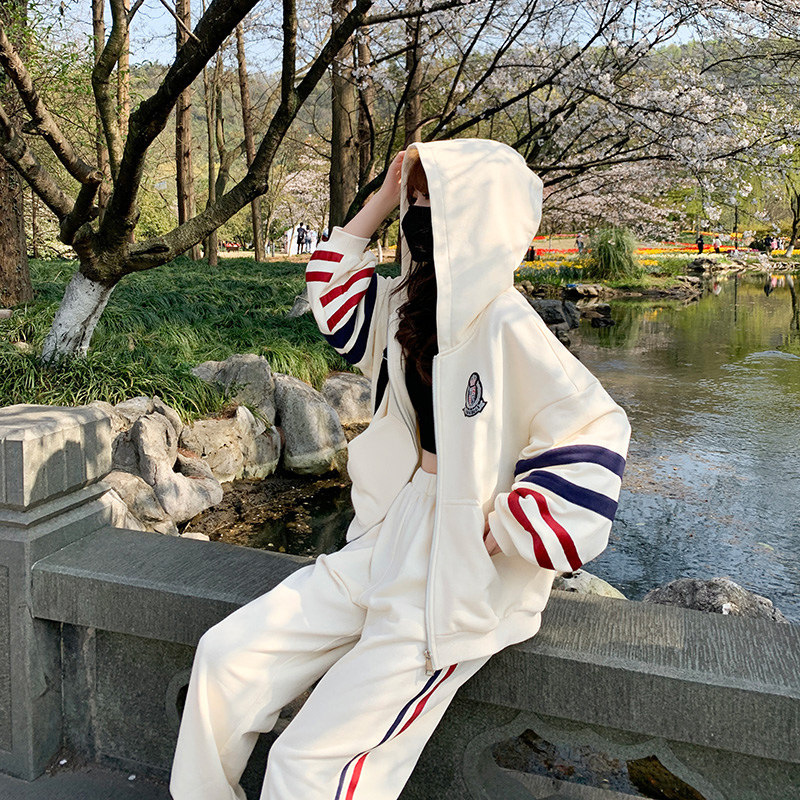 パンツセットアップ スポーティフード付きワイドパンツセット