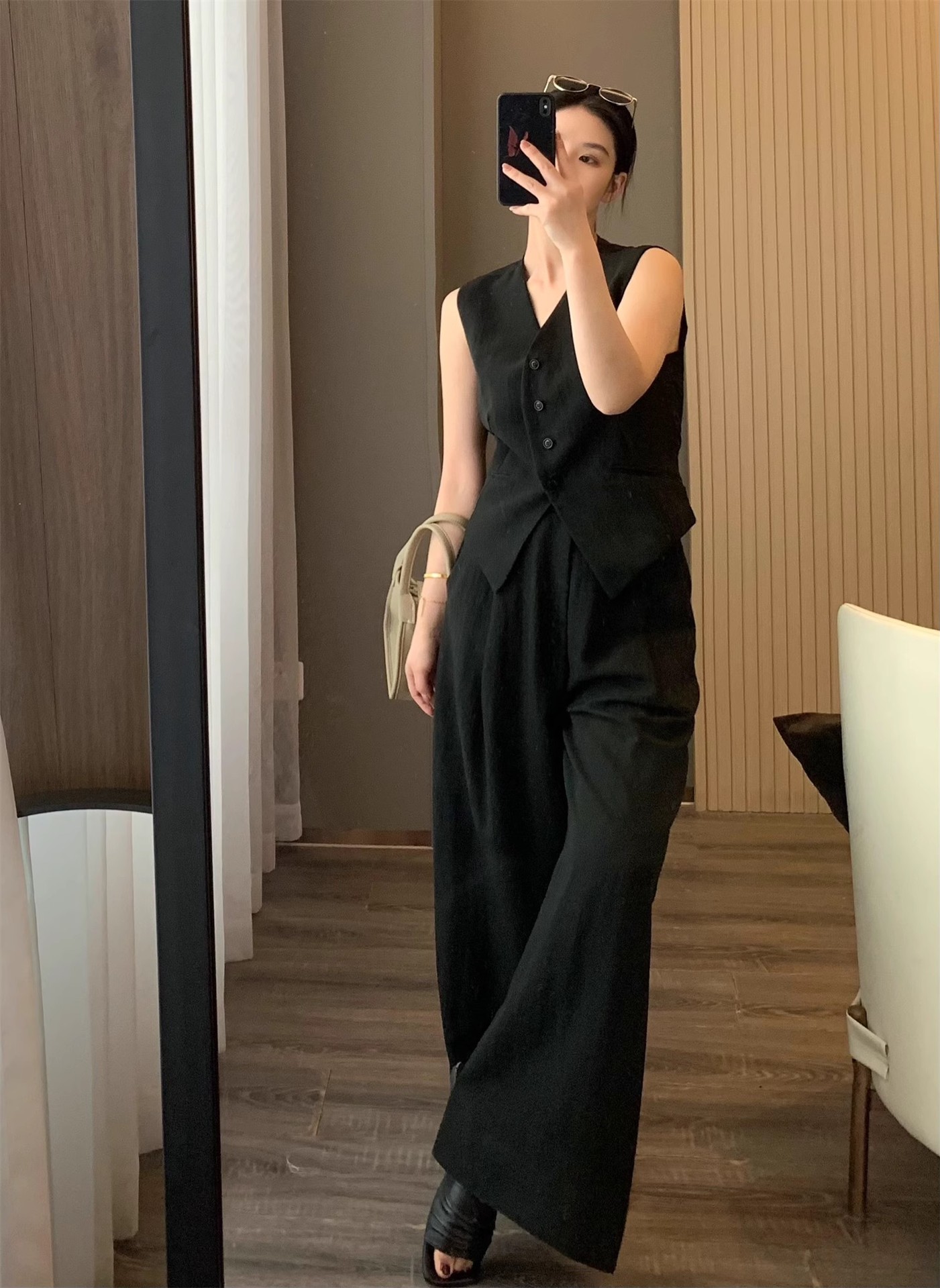 https://fulmo-img-server.com/pants-set/a2e501aa-31b8-48a6-9eac-255a54e613e4.jpg