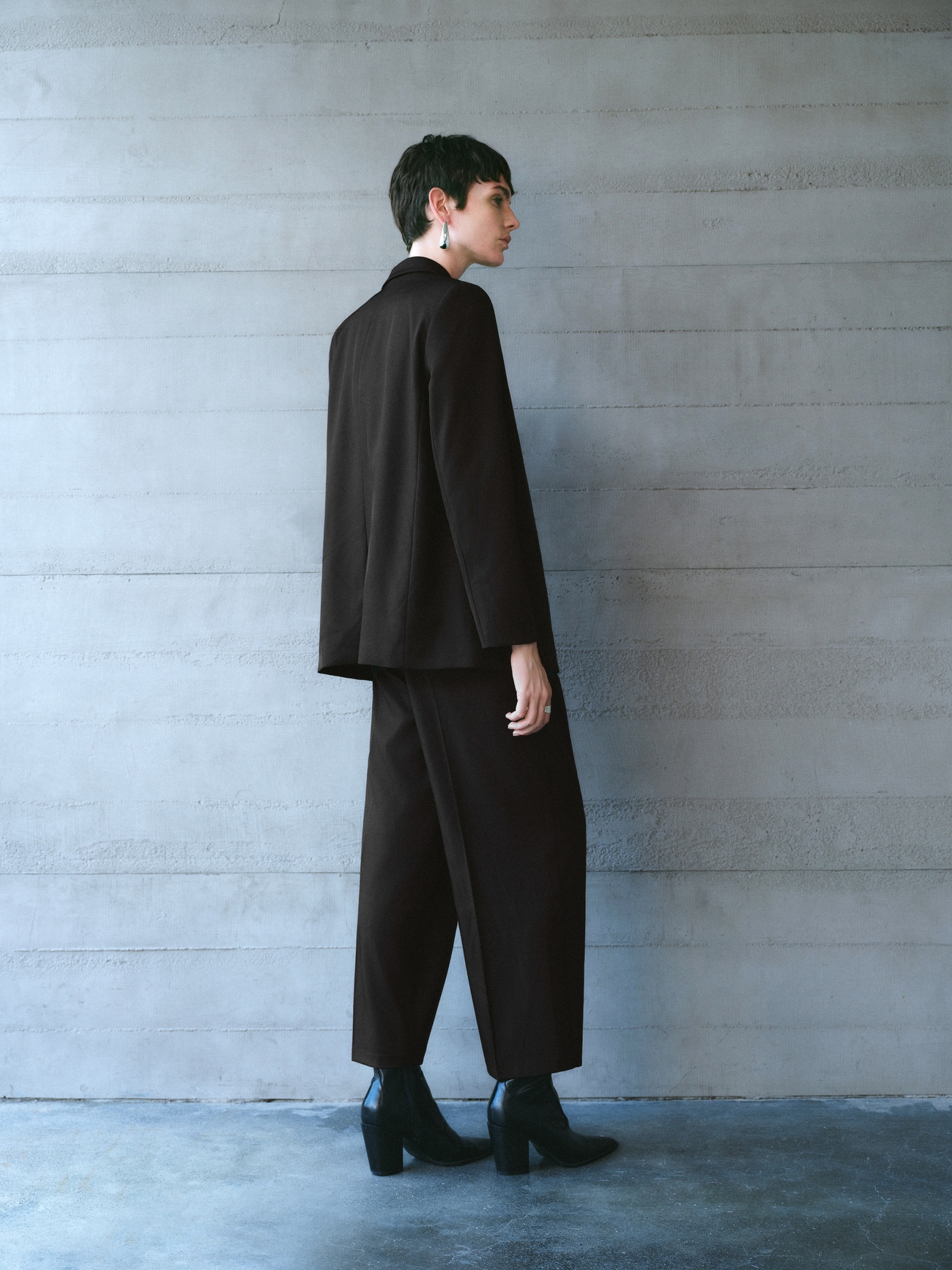 パンツセットアップ 現代的洗練ワイドシルエットセットアップ