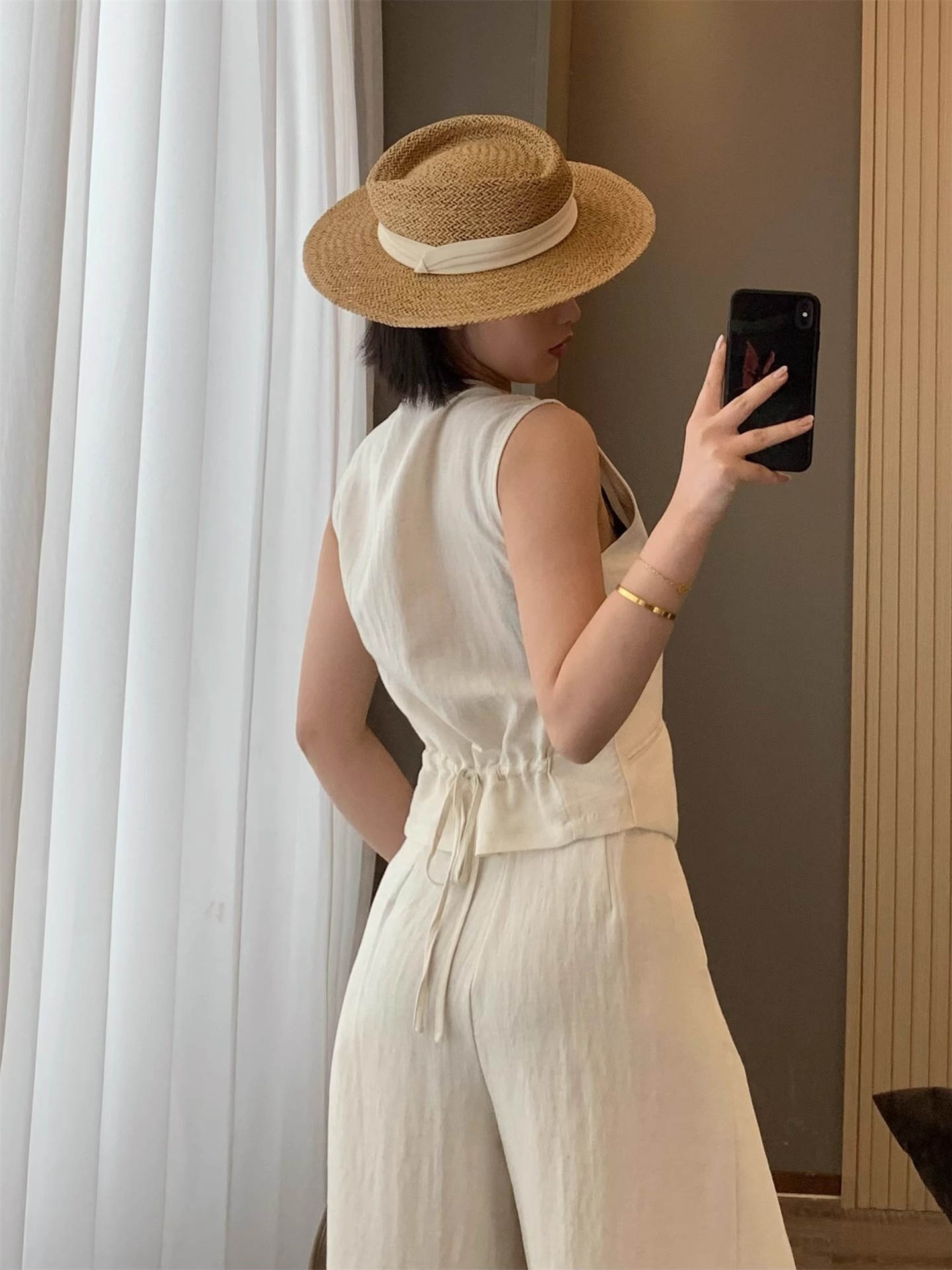 https://fulmo-img-server.com/pants-set/a3d4f352-aee5-453e-96e8-2c3eb4e42b1d.jpg
